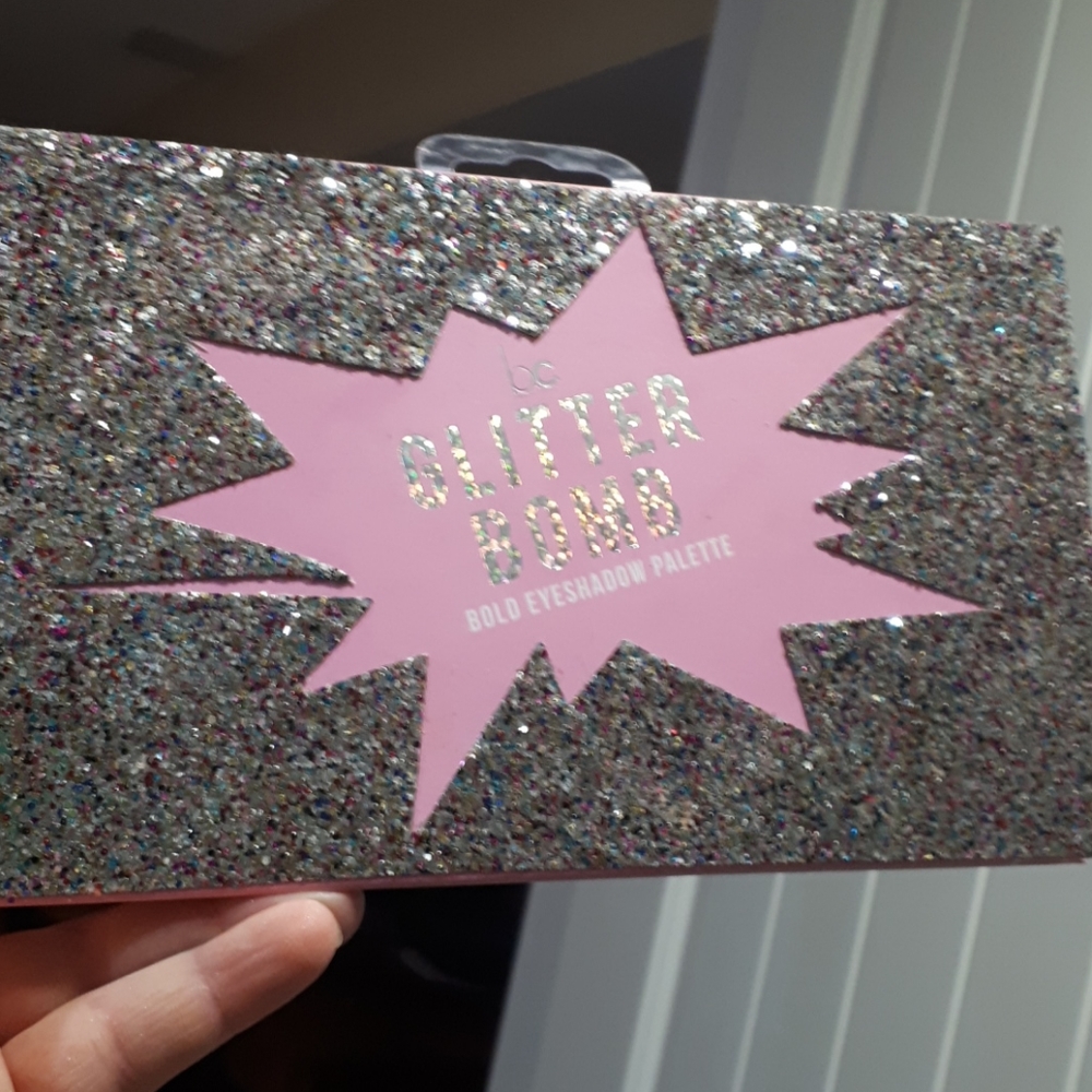 GLITTER BOMB EYESHADOW PALETTE